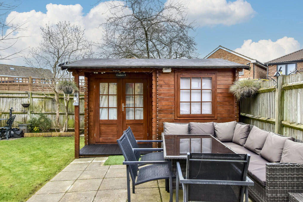 15 Alder Walk 9