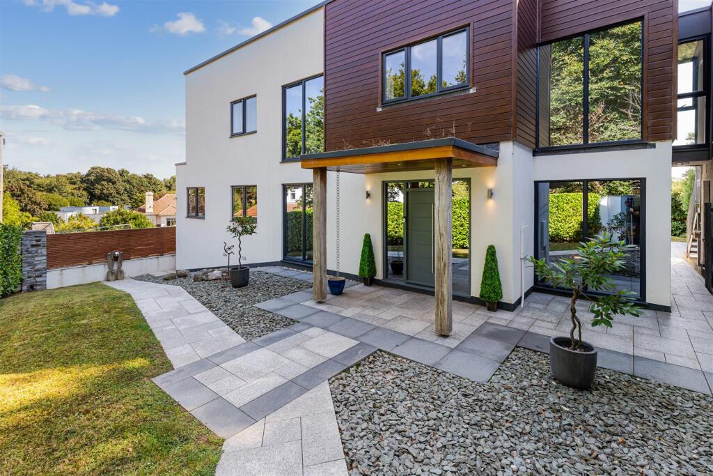 A05 - Bascombe Road, Brixham, Eastleigh House - 25