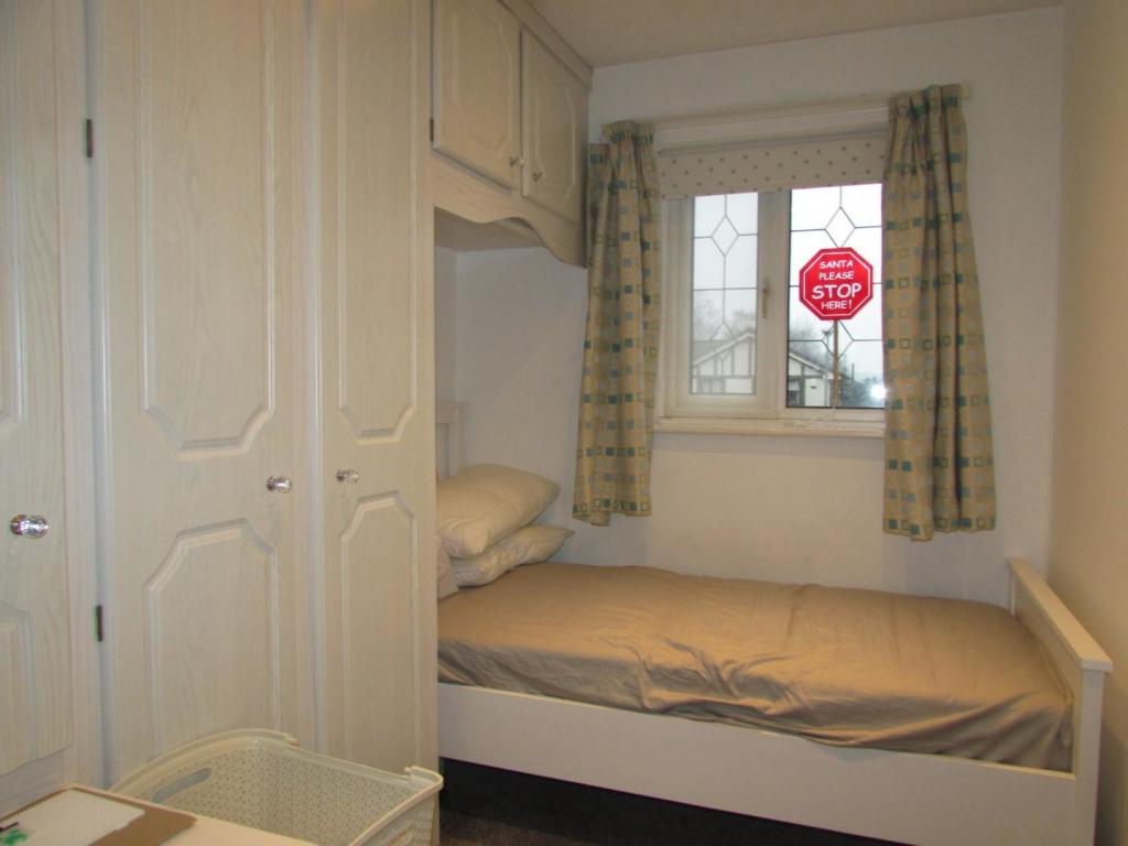 WhitewillowCl8bed3.JPG