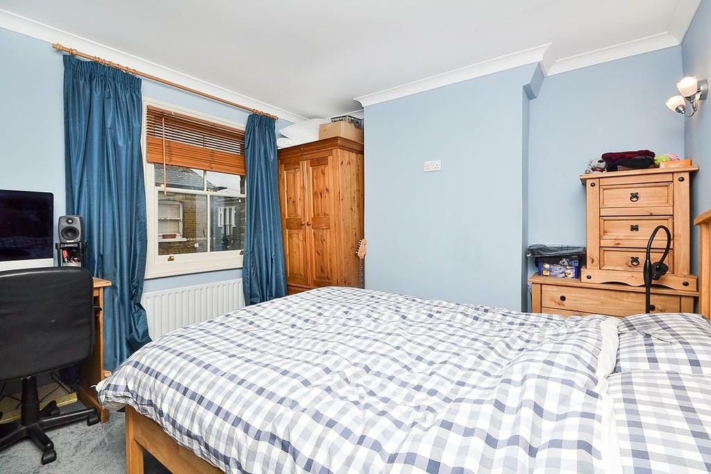 bed 2.jpg