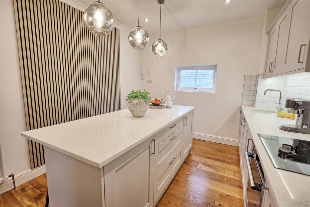 BREAKFAST BAR