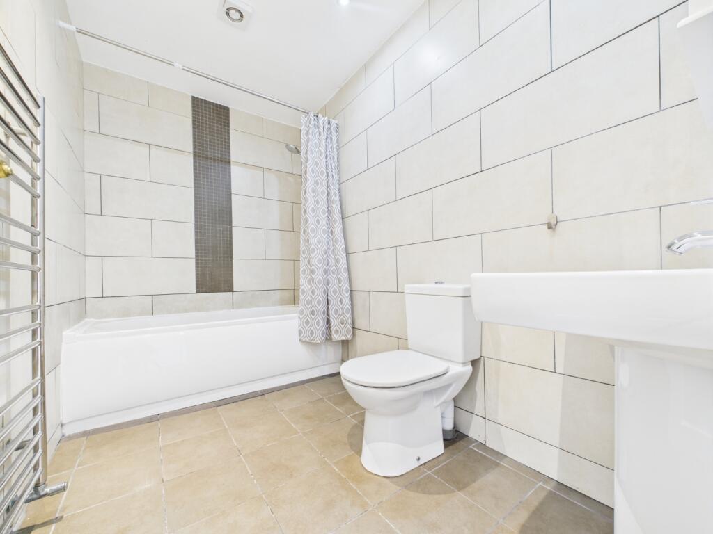 CAM02195G0-PR0084-STILL015