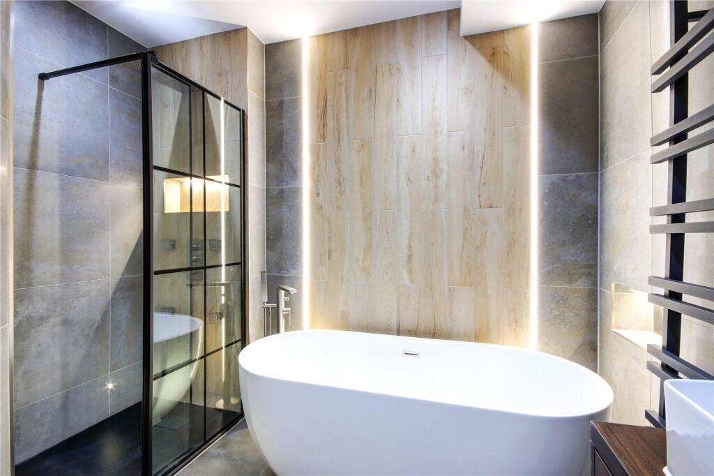 Apartment 5 Bathroom