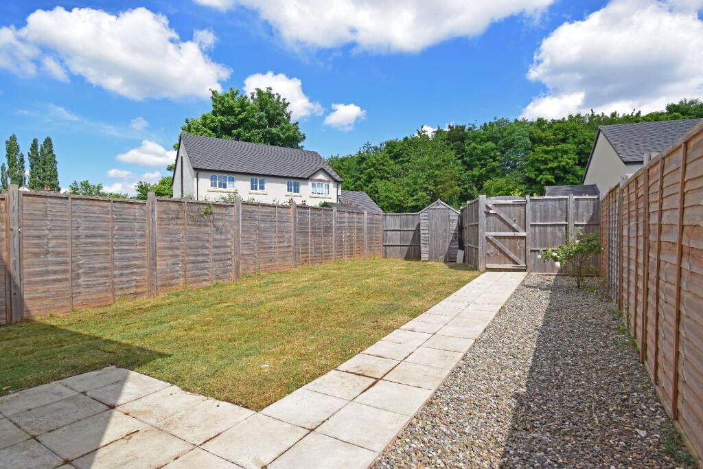 5 Periwinkle Cottages, garden.jpg