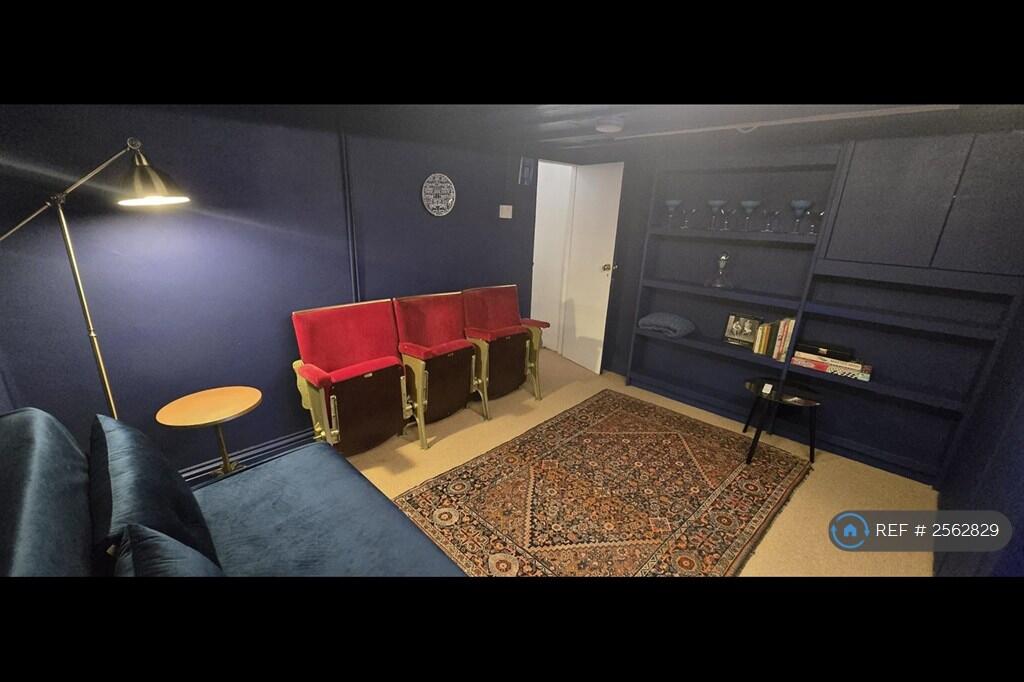 Bonus Cinema Snug Room