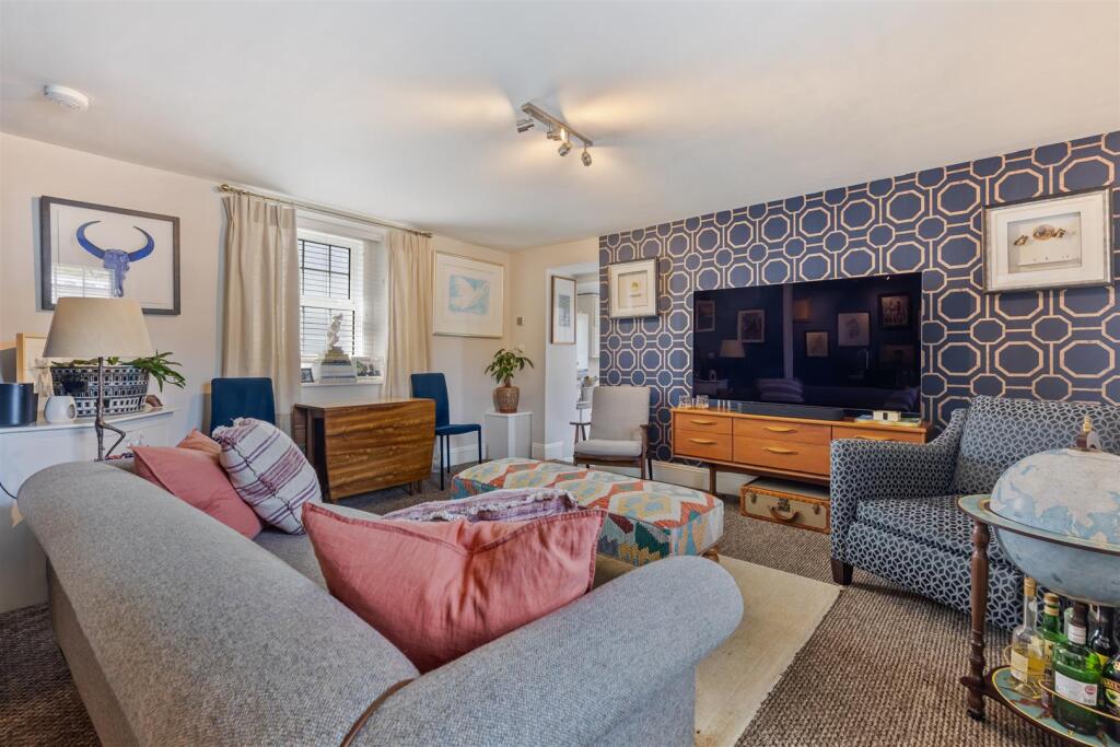 A04 - 12 Trinity Mews, Torquay - 250523.jpg