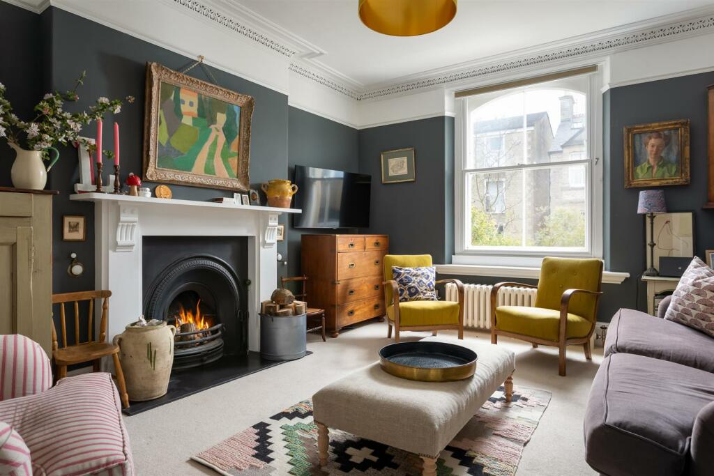10 - 4 Victoria Road - GL7 1EN - Web.jpg
