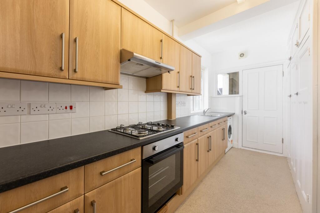 Lingfield Court F...