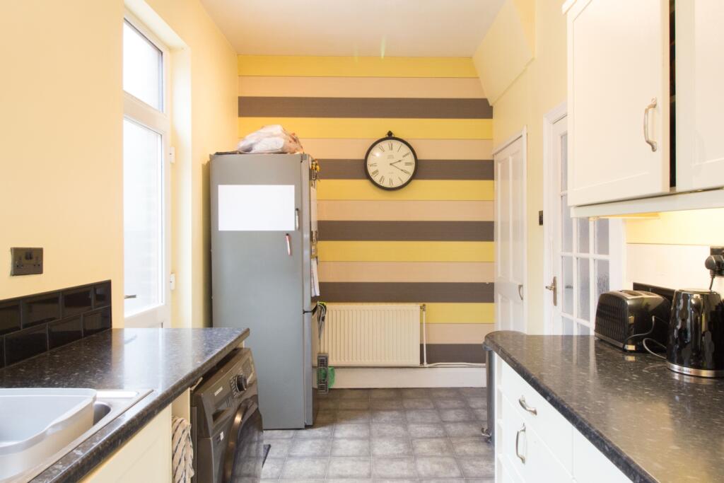 Kitchen 1 Eastfield Road, Mirfield, WF14 0QR EweMo