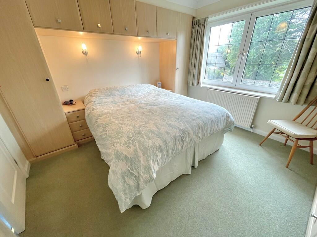 2 Barton Court Be...