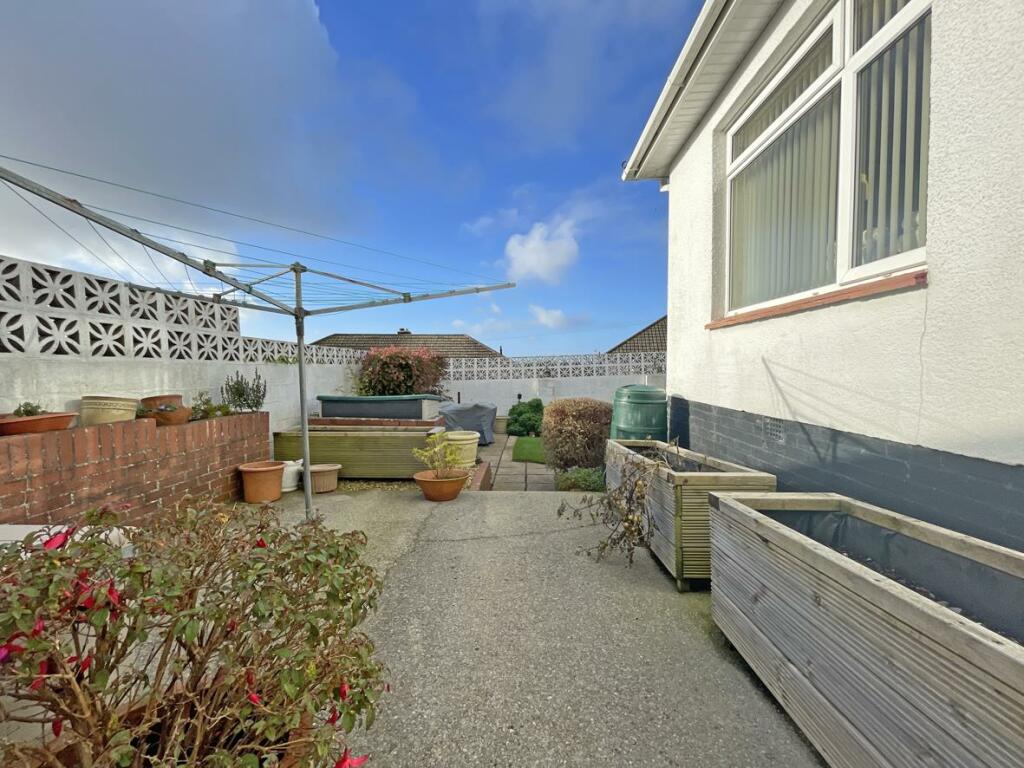 Kingswear Crescent 8 - Garden 1.jpg