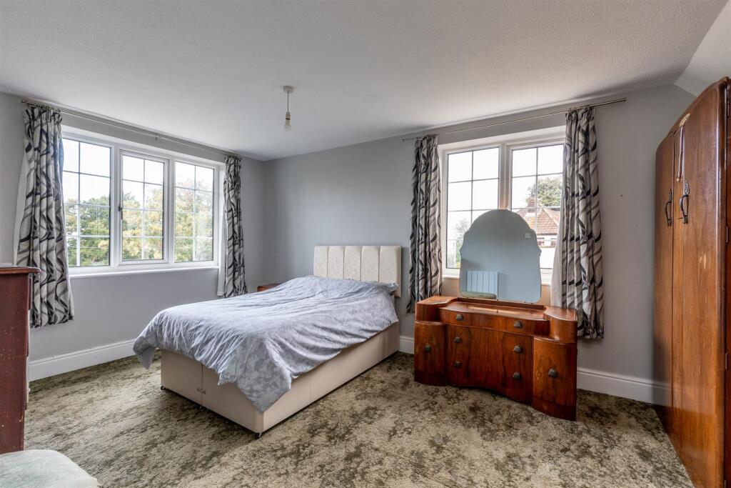 Over Lane, Almondsbury Bed 1.jpg