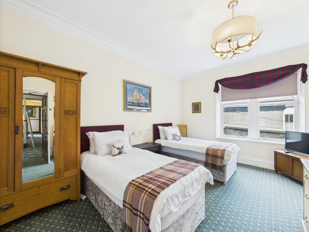 CAM03481G0-PR0105-STILL043