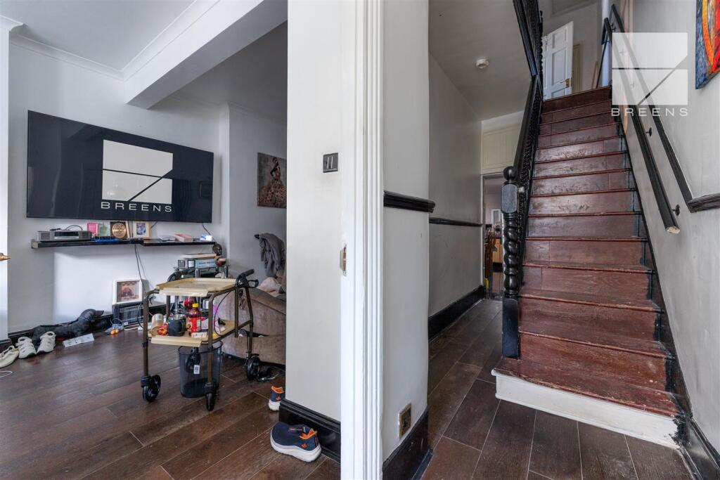 26 Leasownes Road_0005.jpg
