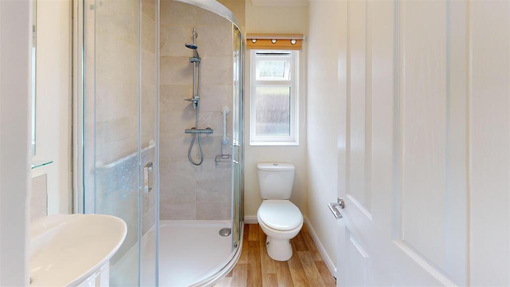 42-Pont-Pentre-Park-Bathroom 1.jpg