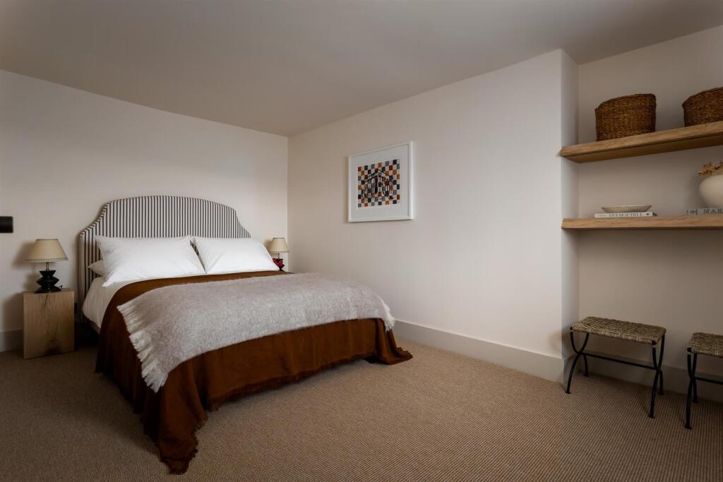 38 - Long Cottage - GL54 4AF - Web.jpg