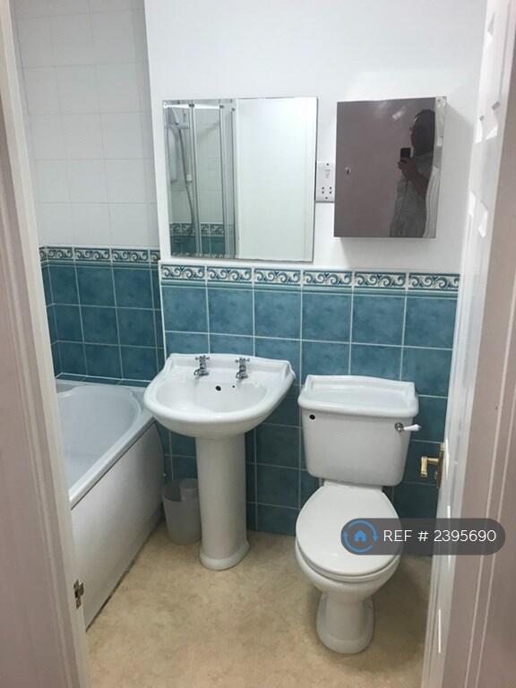 Top Floor Bathroom - Over Bath Shower