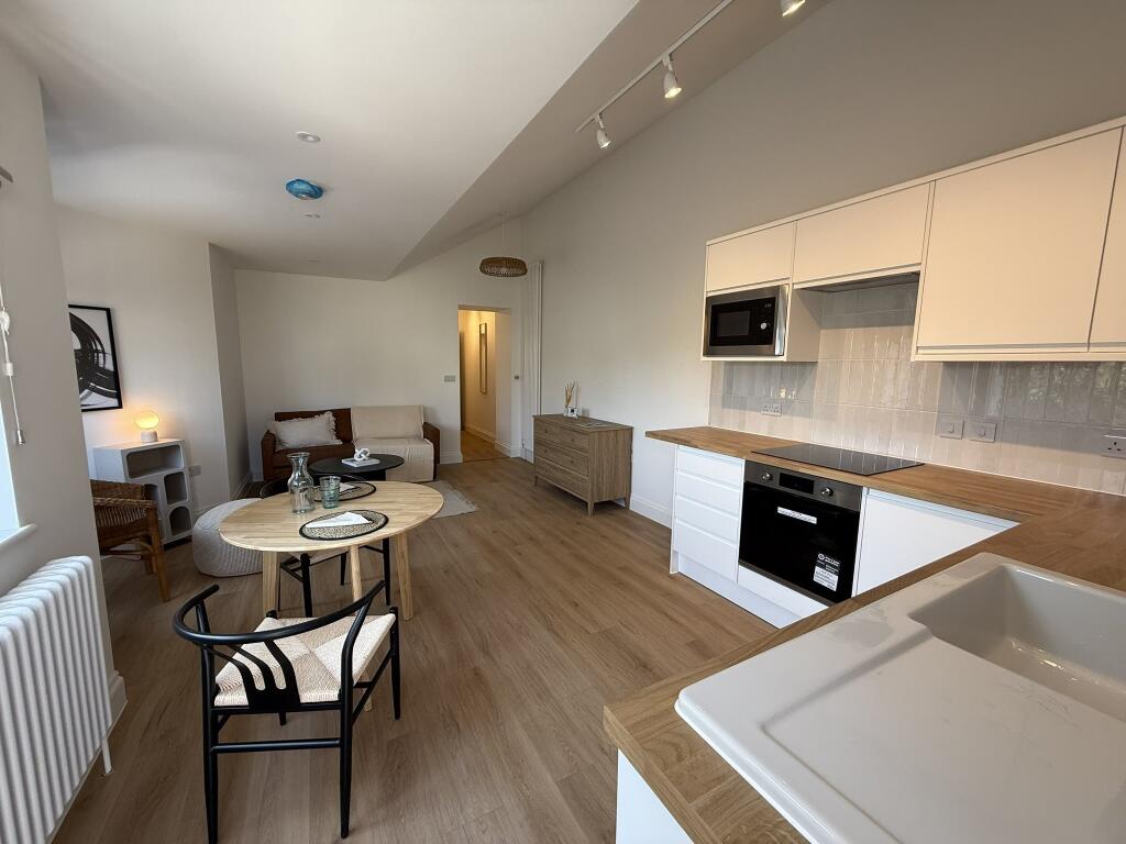 F6 LIVING KITCHEN
