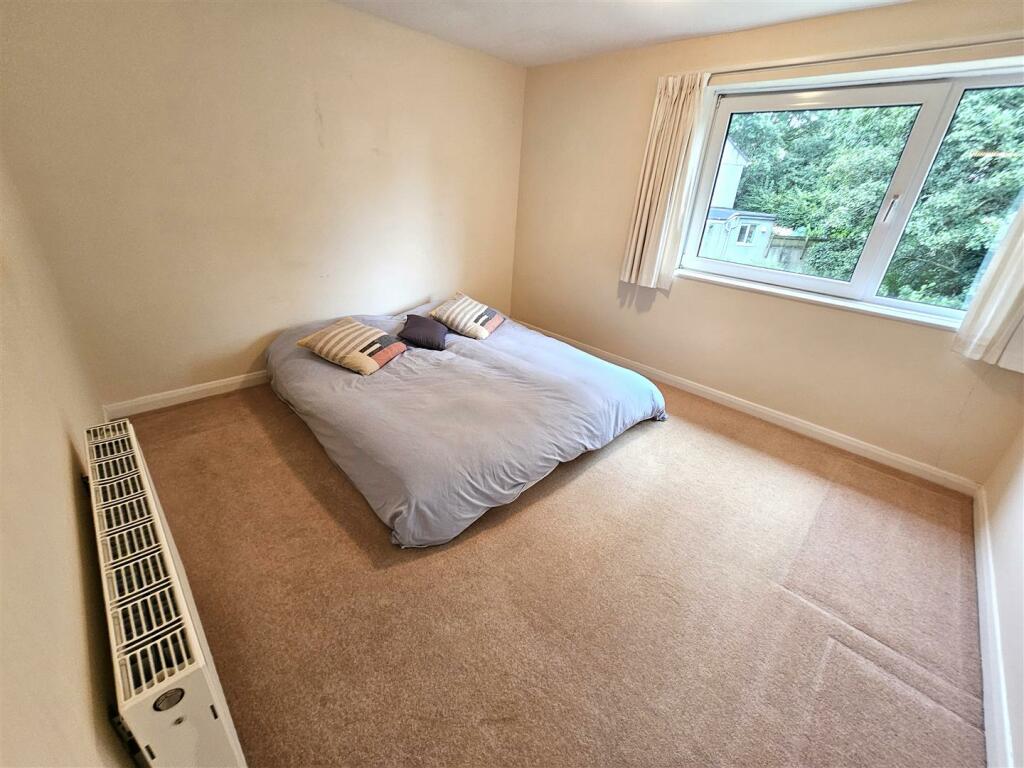 Bedroom 1.jpg