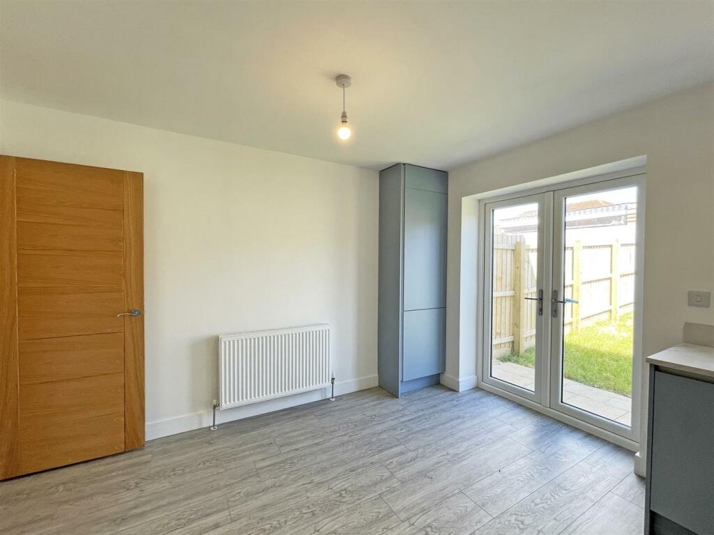 Sound View 7 - Dining Area.jpg