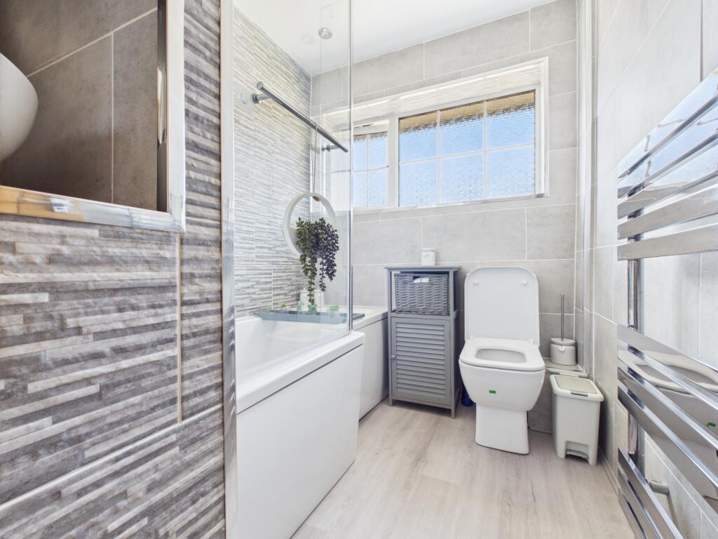 CAM03729G0-PR0092-STILL022