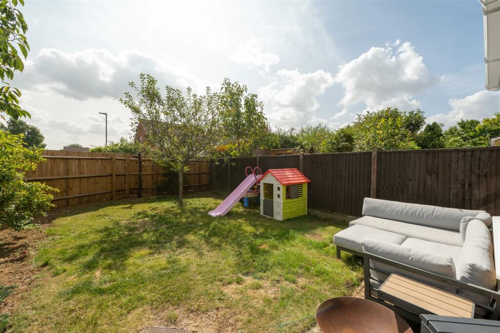 1 Mermaid Close, Hitchin-22.jpg