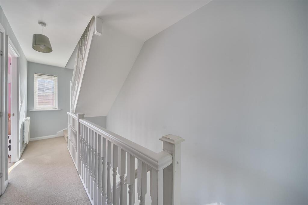 38 Stowe Drive, Rugby (16).jpg