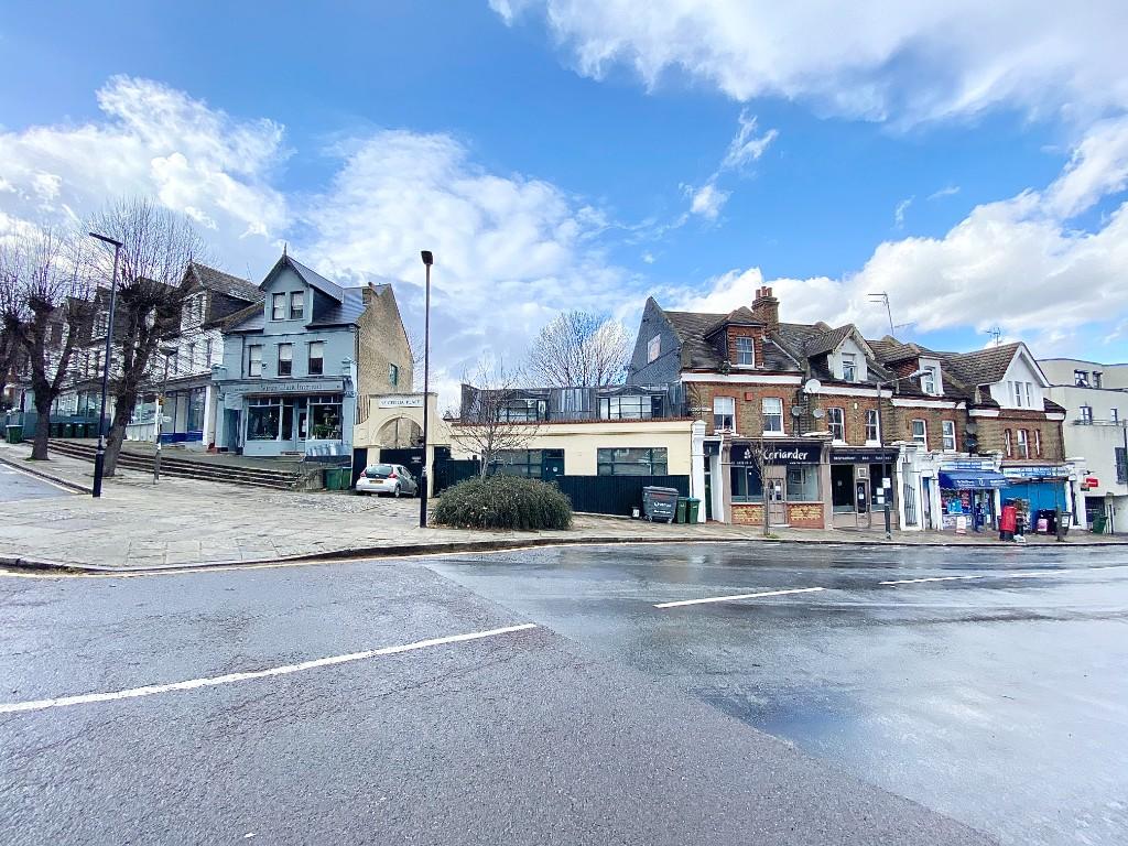 STATION CRESCENT