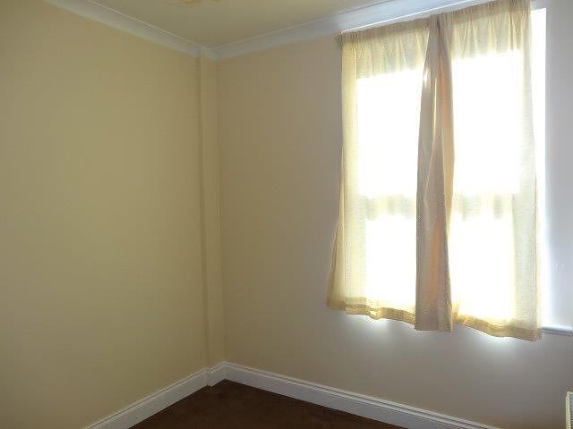 Bedroom 2 flat to Le