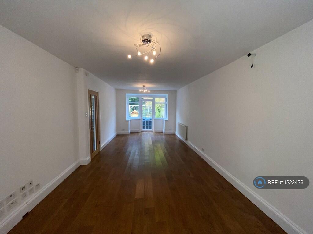 Through Lounge / Dinner