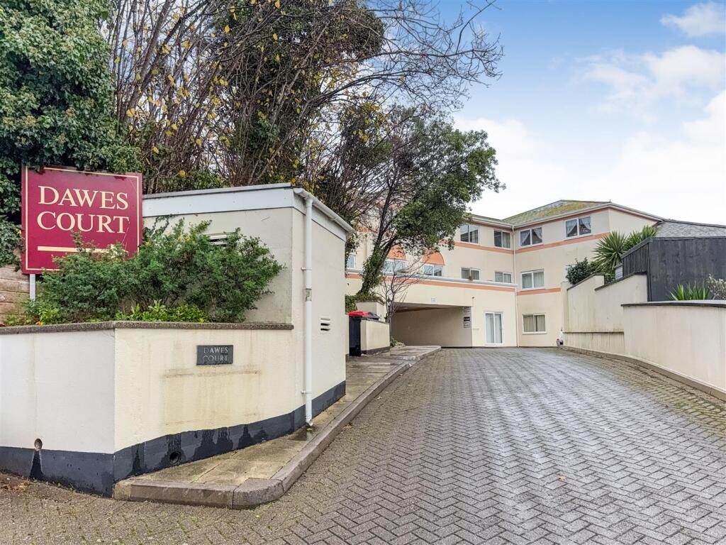 Freehold &amp; Flat 3 Dawes Court, Fisher Street, Paig