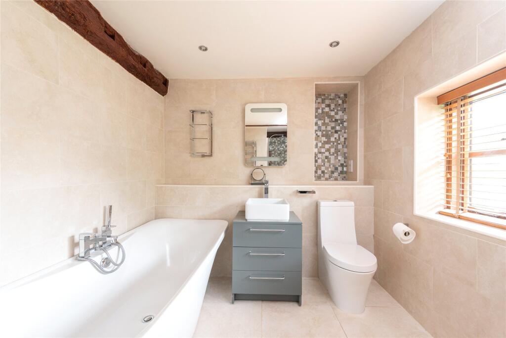 1st Floor Bathroom