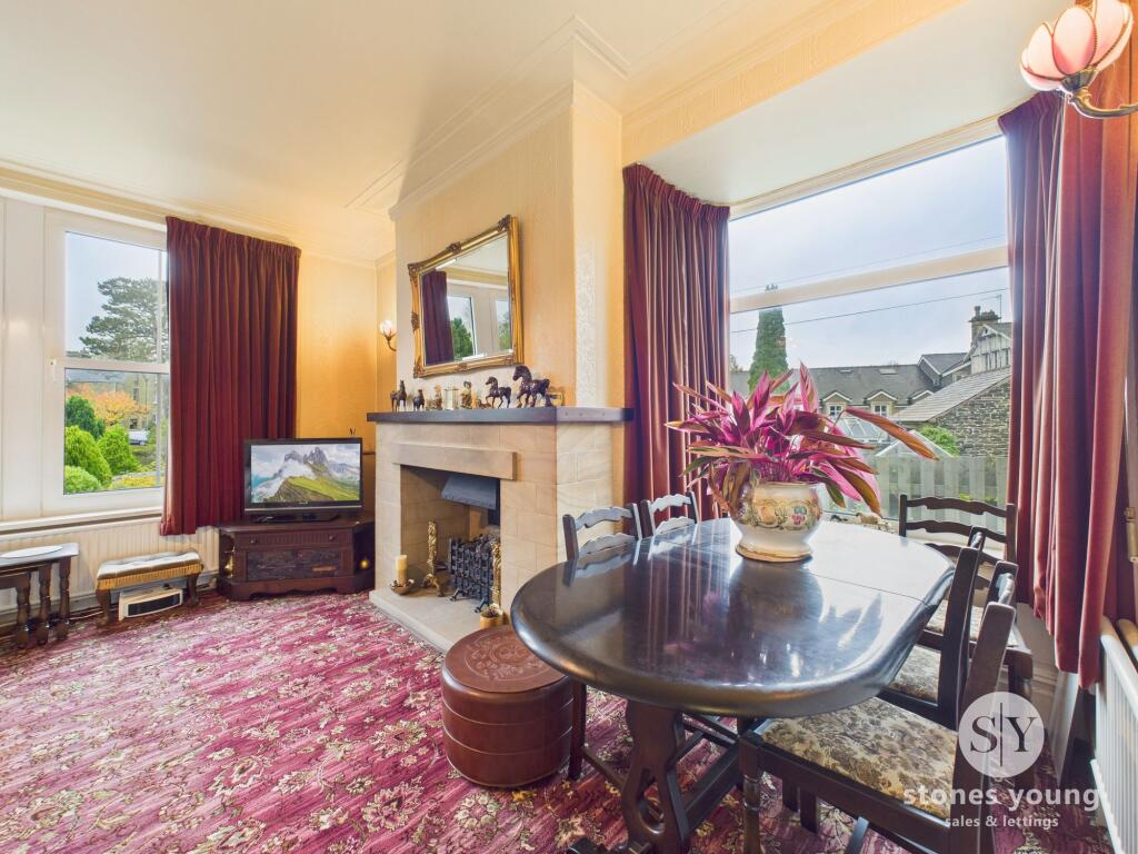 Lounge &amp; Dining Room