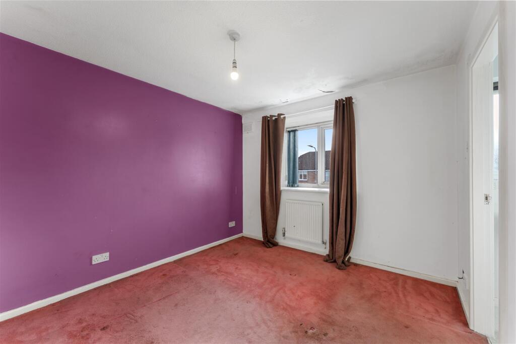 17 Newark Close bedroom 2.jpg