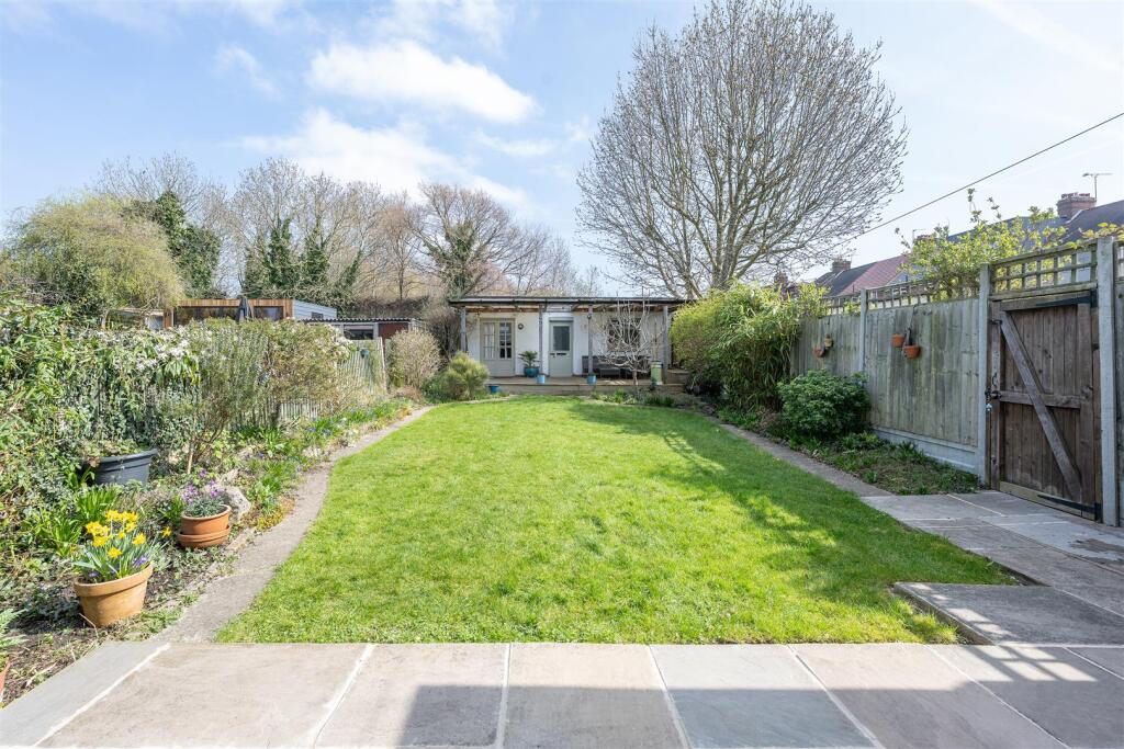 Dean Gardens, E17