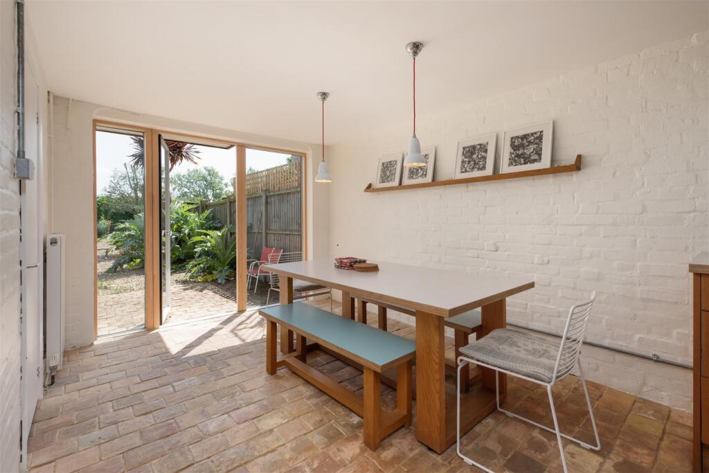 Island Wall, Whitstable