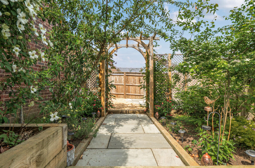 20-6813b26c6d4d7-...