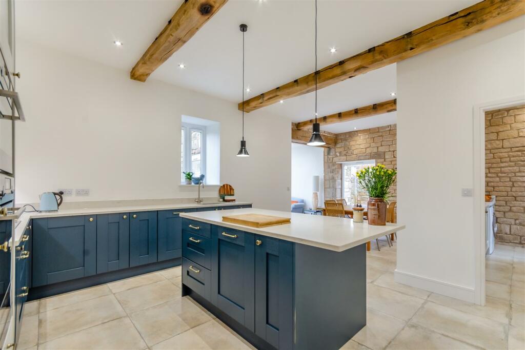 8583926-interior17.jpg