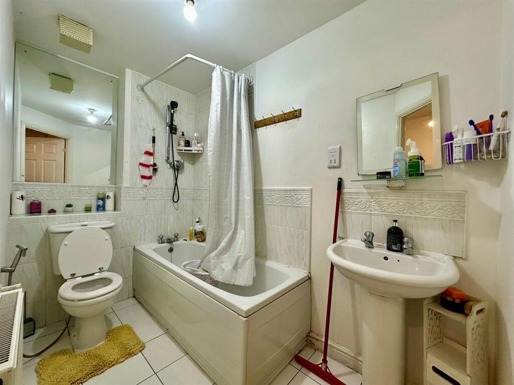 WhatsApp Image 2025-09-05 at 13.42.05_104af351.jpg