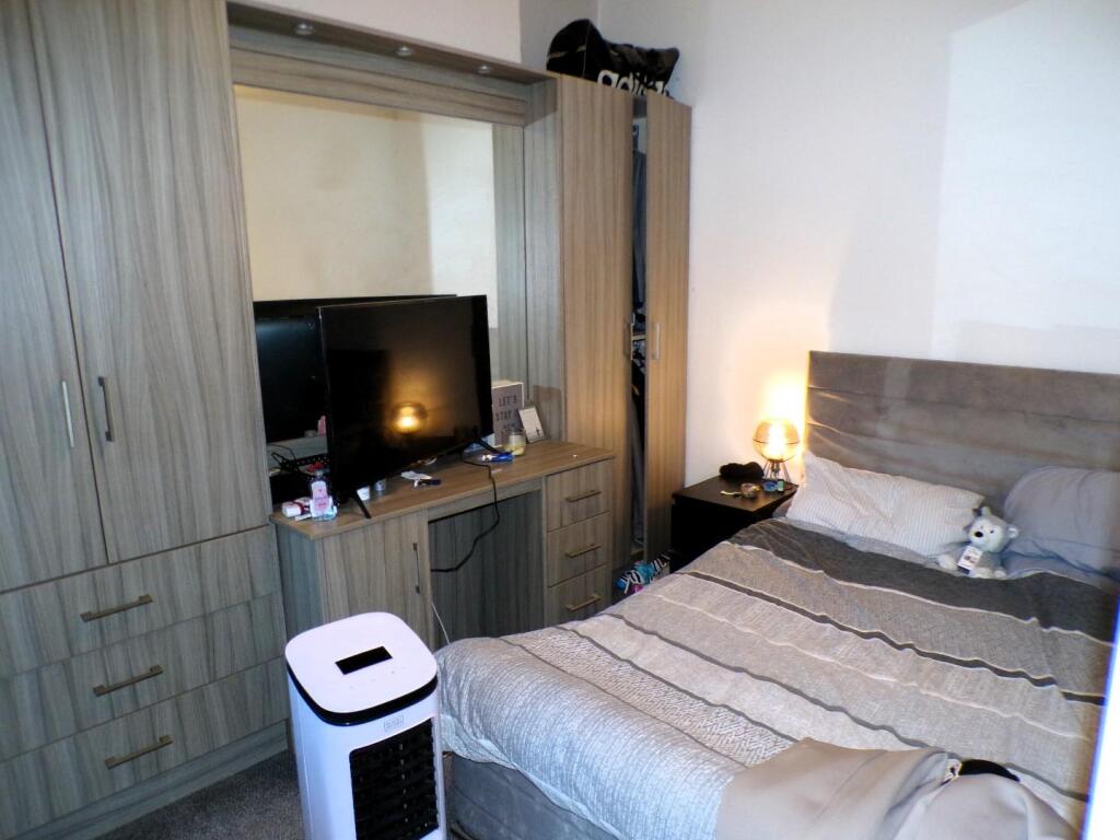 ARE293bed2.JPG