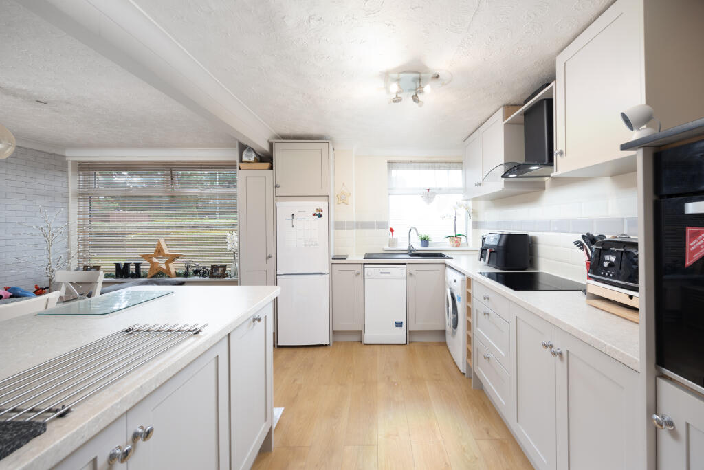 68 Hastoe Park Aylesbury HP20 2AA-7