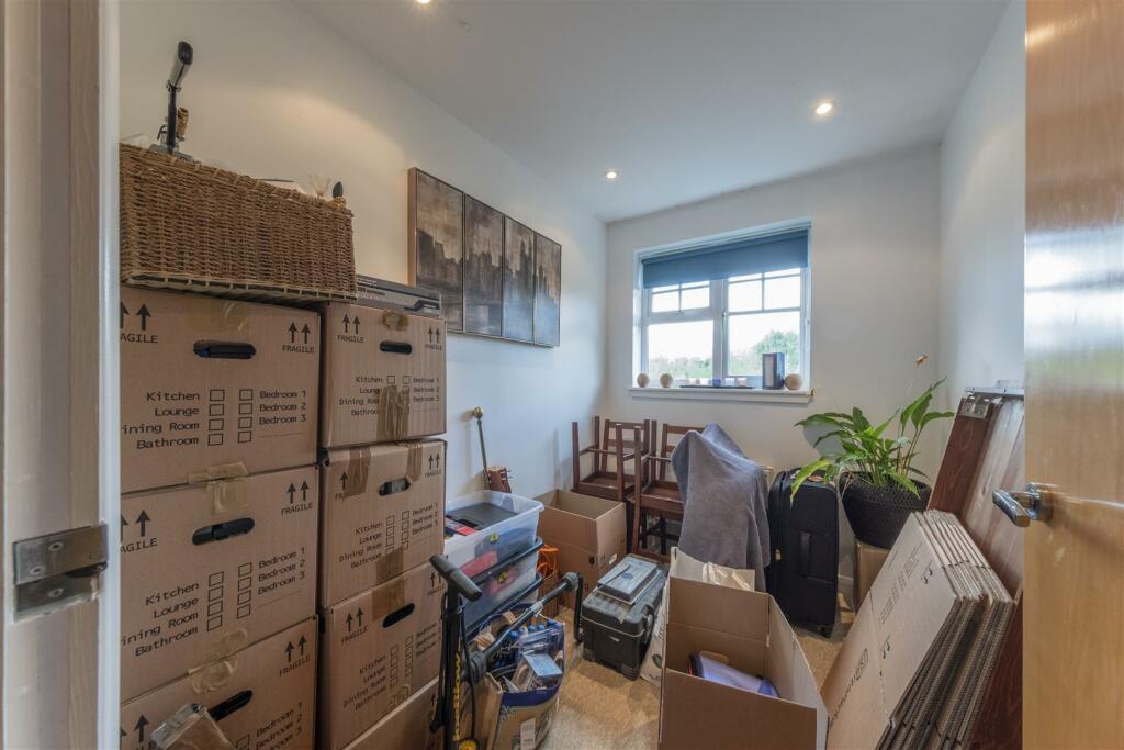 9 The Beeches-007.JPG