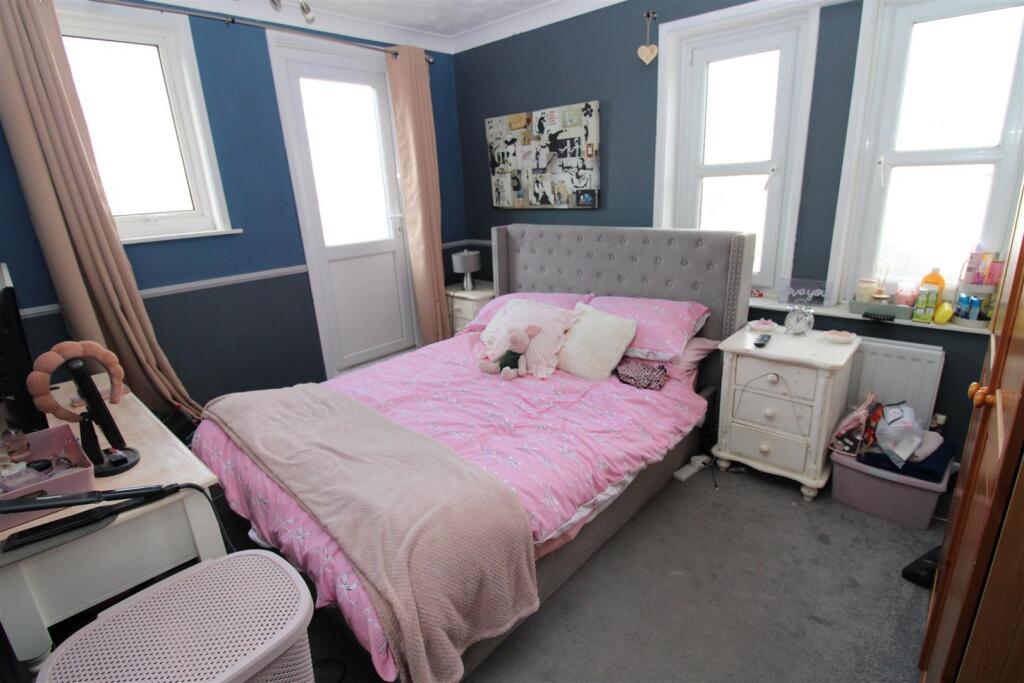 Bedroom.JPG