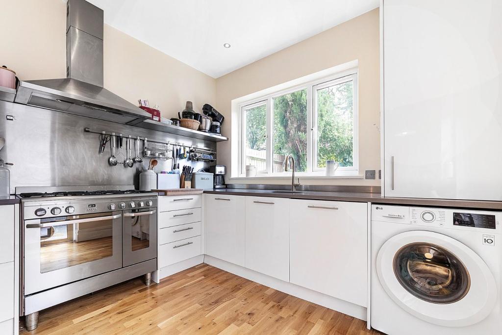 Kitchen (2).jpg
