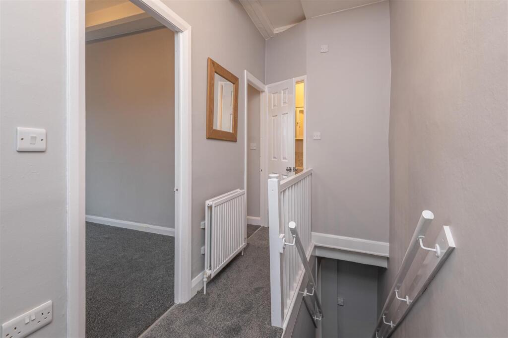 12 - 7 Clay House Lane HX4 8AW.jpg