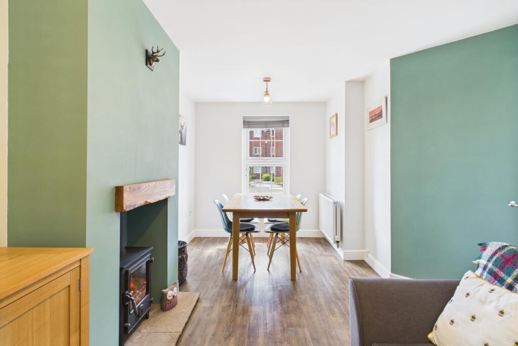 CAM03162G0-PR0289-STILL010