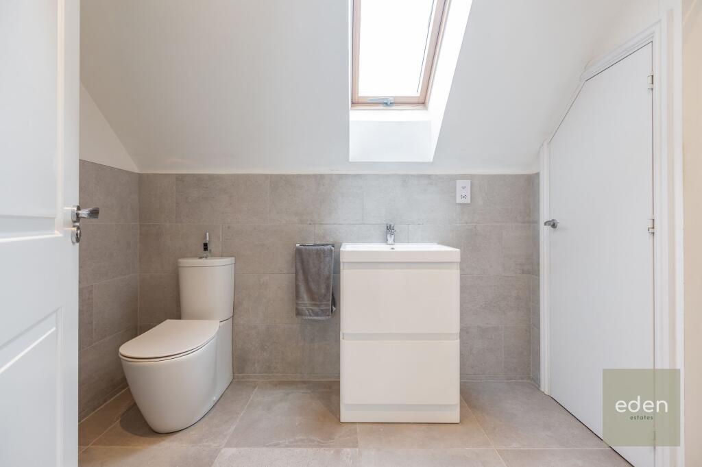 EN SUITE