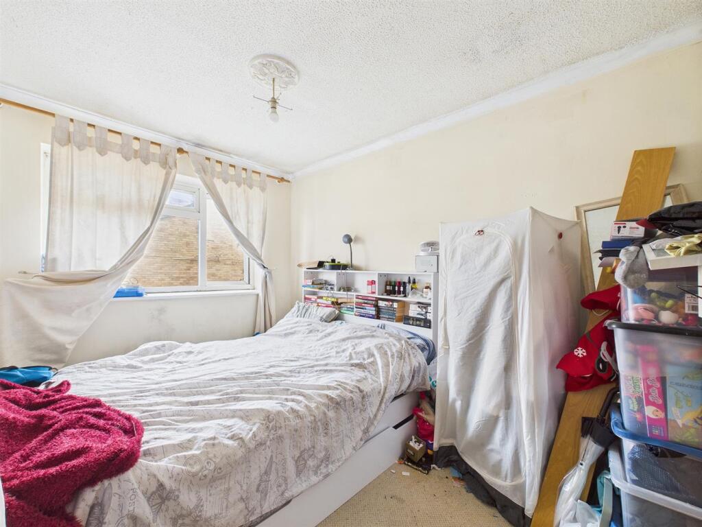 8 - Dinder Close.jpg