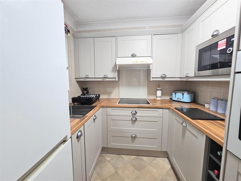 Flat 9, Pendene Court 3