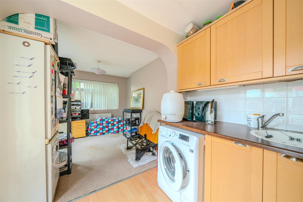 50-Langley-Crescent-1025.jpg